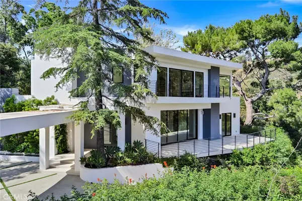 2341 Zorada Court, Los Angeles, CA 90046
