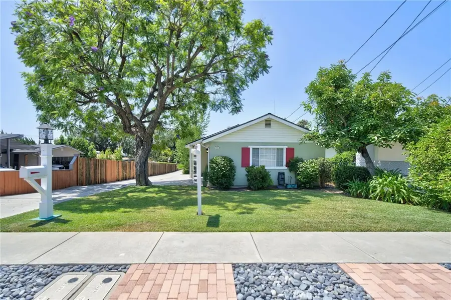300 W Laurel Avenue, Sierra Madre, CA 91024 - #2