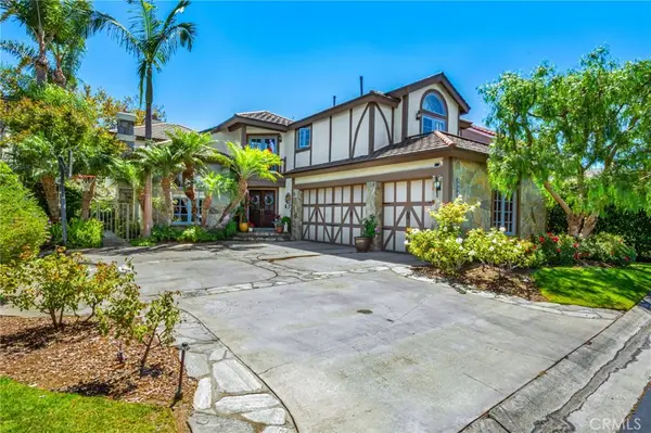 19381 Woodlands Dr, Huntington Beach, CA 92648