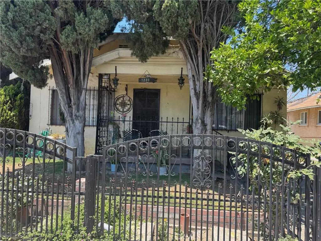 7223 Holmes Avenue, Los Angeles, CA 90001 - #1