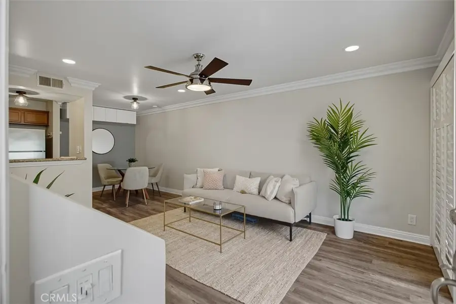 355 N Maple Street #209, Burbank, CA 91505 - Image #3