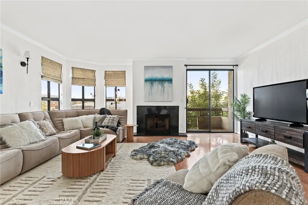 8642 Gregory Way #204, Los Angeles, CA 90035 - Image #1