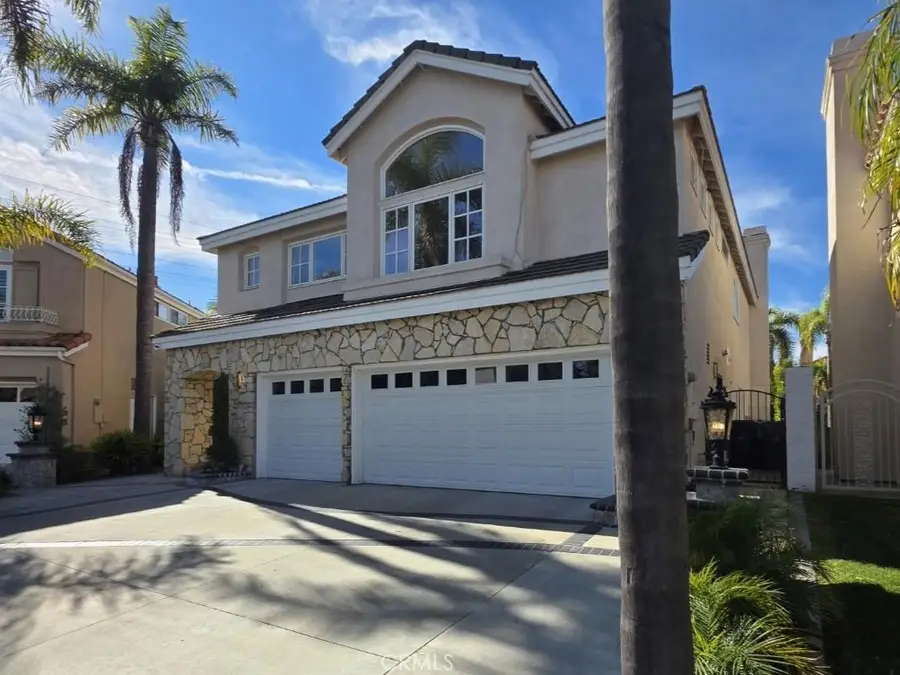 21231 Dove Circle, Huntington Beach, CA 92646 - Image #2