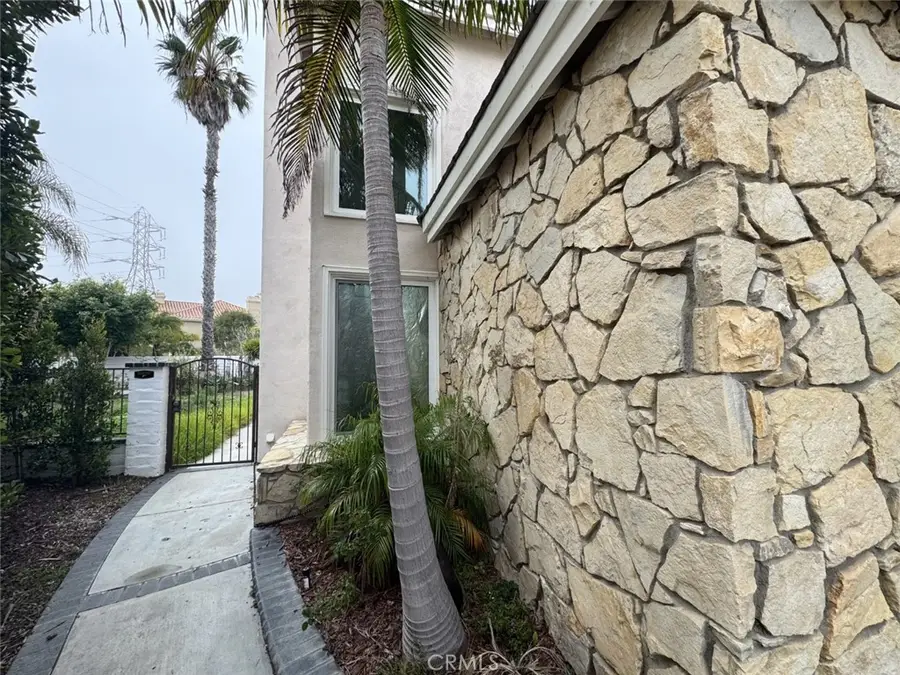 21231 Dove Circle, Huntington Beach, CA 92646 - Image #3