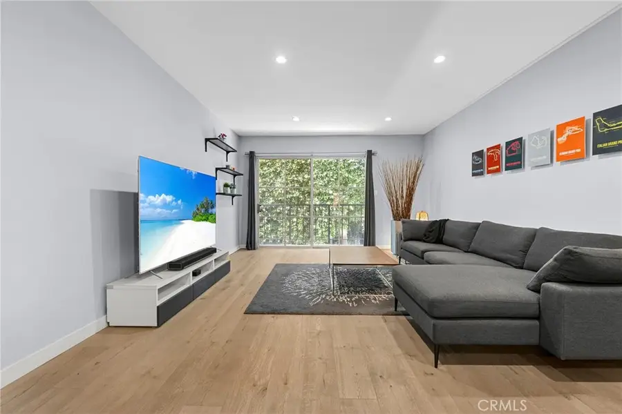 1045 N Kings Road #107, West Hollywood, CA 90069 - #3