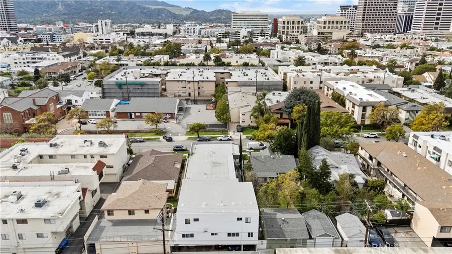 322 N Isabel, Glendale, CA 91206 - #2