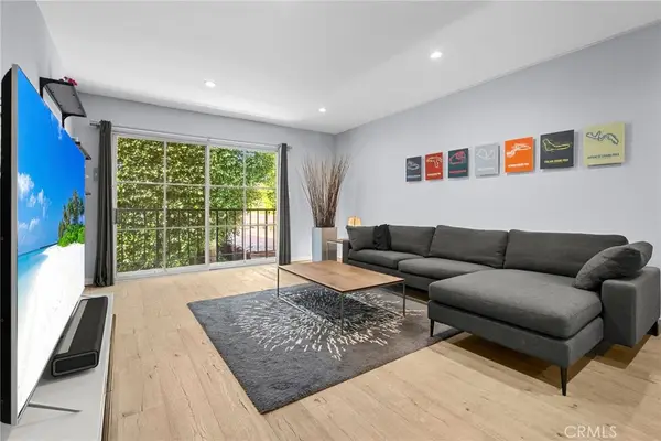 1045 N Kings #107, West Hollywood, CA 90069