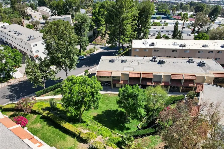 9541 Via Salerno, Burbank, CA 91504 - #2