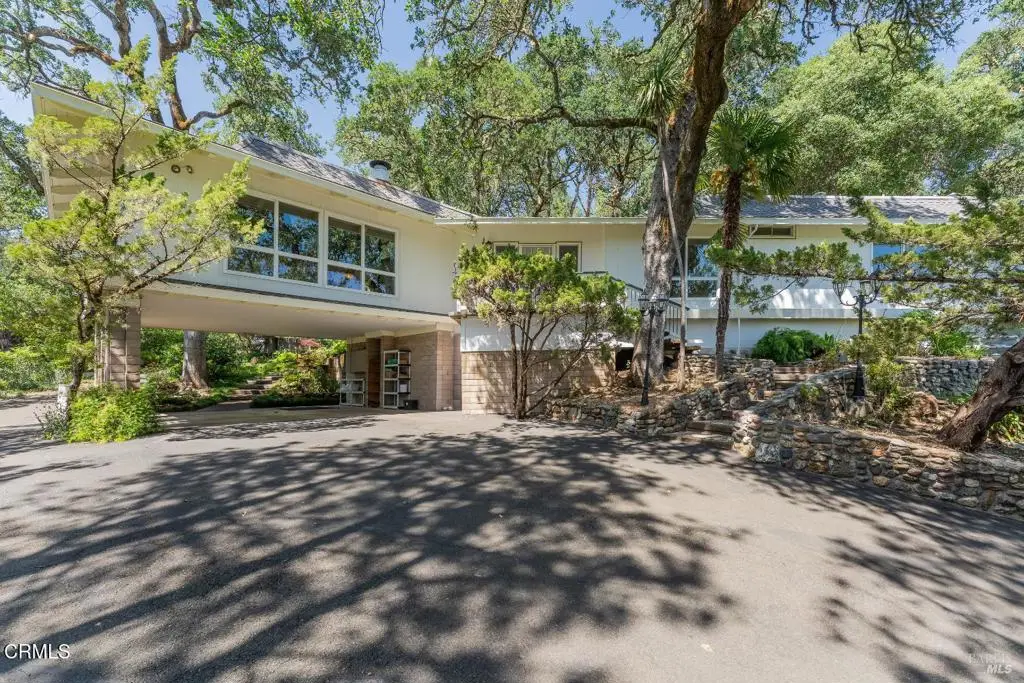 925 Knob Hill Road, Ukiah, CA 95482 - #1