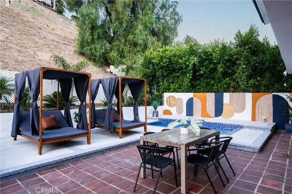 23413 Oxnard Street, Woodland Hills, CA 91367