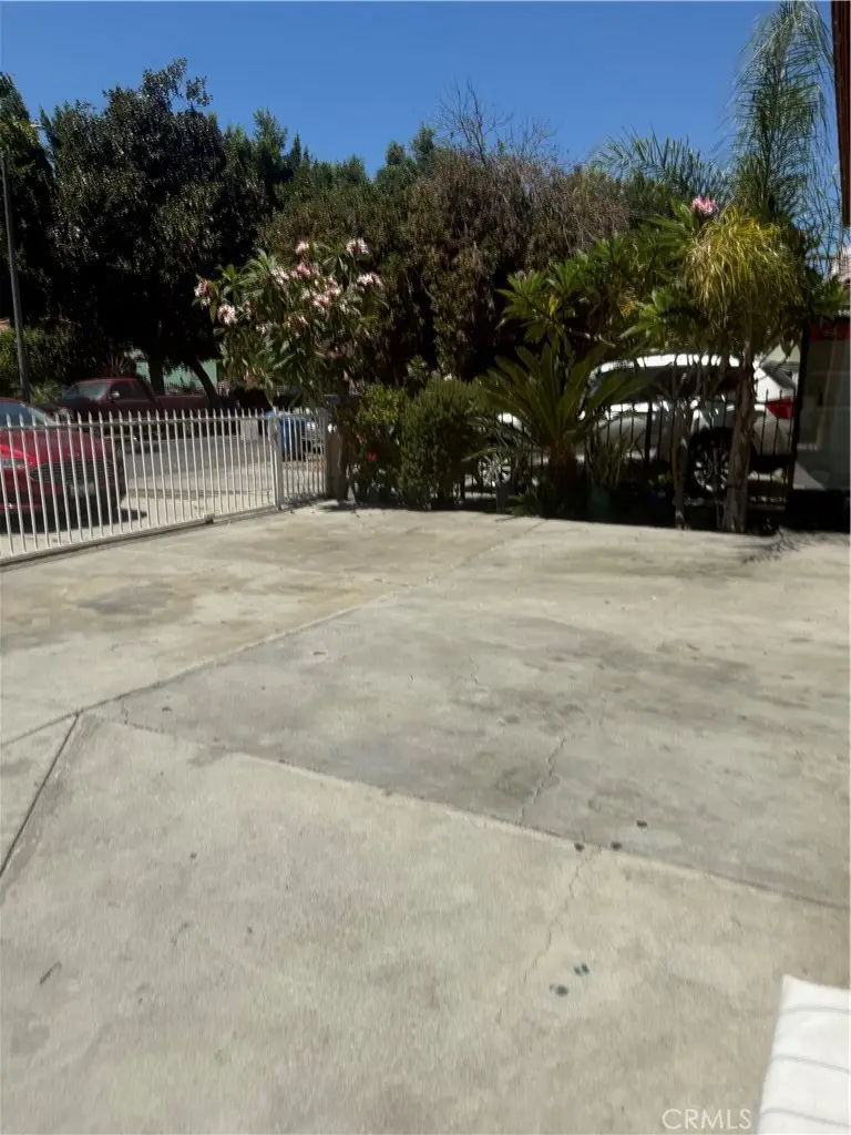 815 E 80th Street, Los Angeles, CA 90001 - Image #2