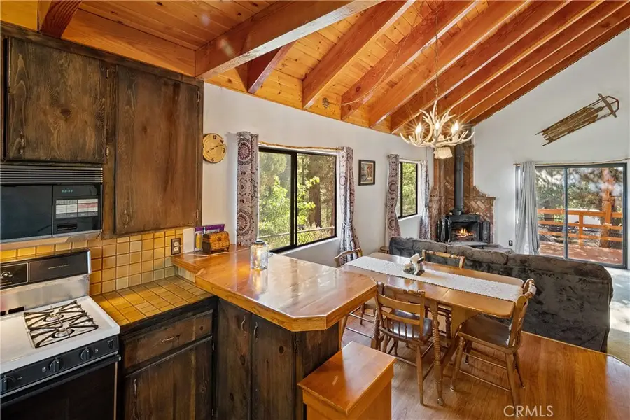 894 San Bernardino Avenue, Sugarloaf, CA 92386 - Image #2