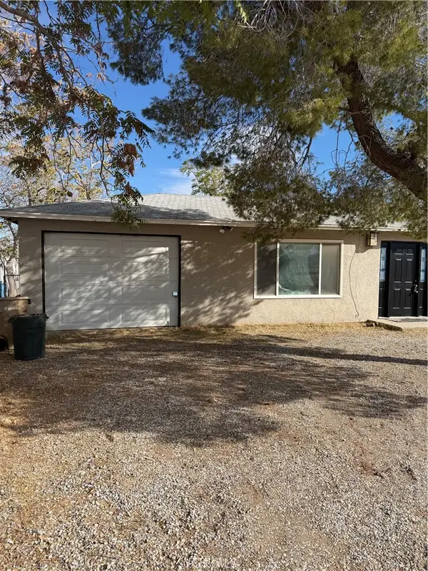 9047 10th Ave, Hesperia, CA 92345