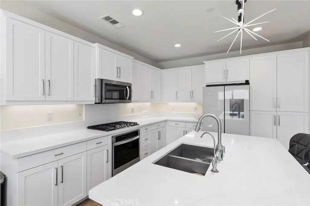 15765 Kings Peak Dr, Fontana, CA 92336 - #1