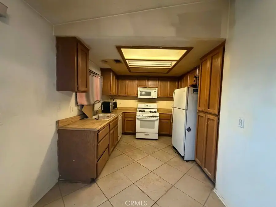 16085 Village, Victorville, CA 92394 - #2