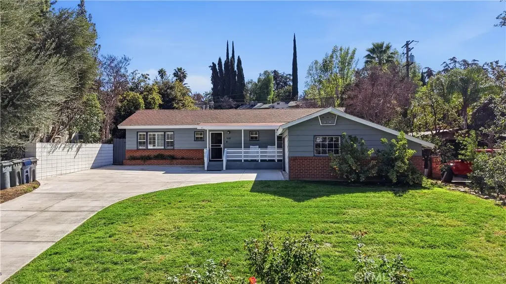 909 W Crescent Avenue, Redlands, CA 92373 - #1