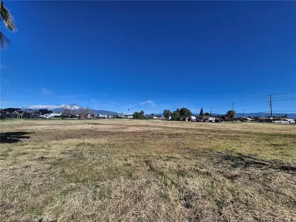 18490 Santa Ana, Bloomington, CA 92316