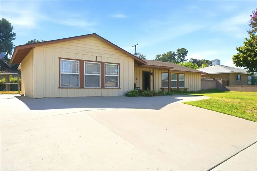 682 S Belden, Rialto, CA 92376 - #3