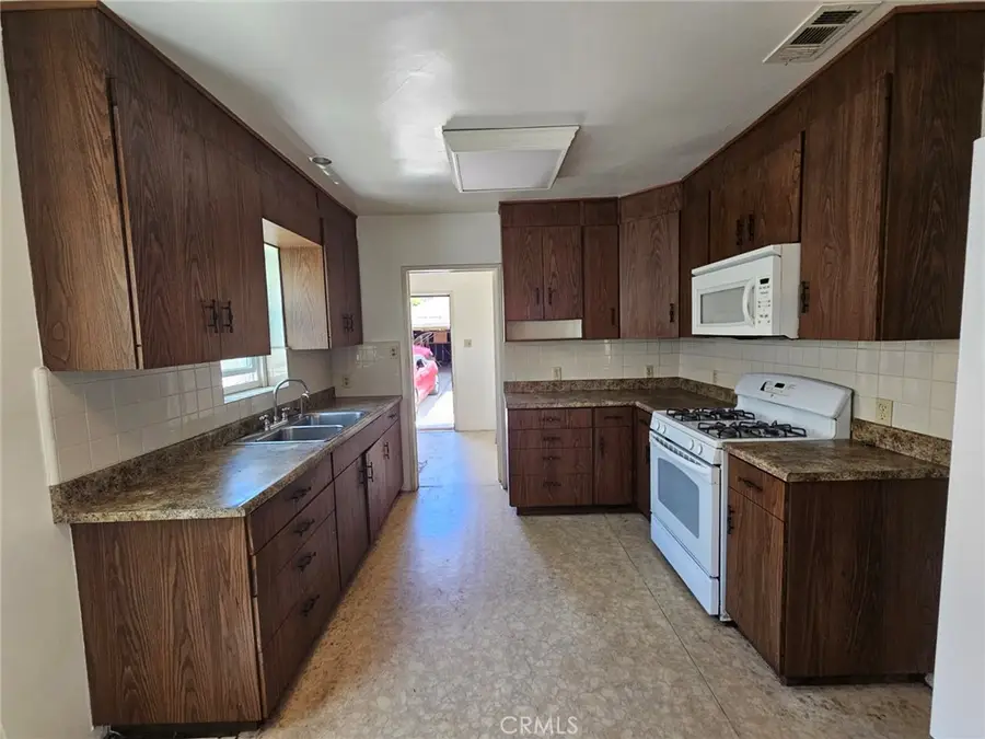 4043 W Avenue 40, Los Angeles, CA 90065 - #3