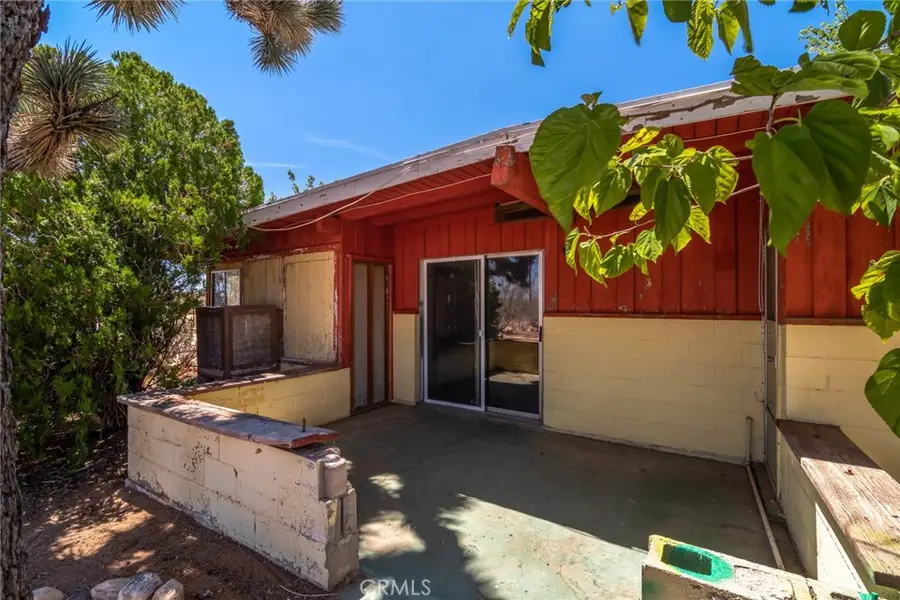1676 Avalon Avenue, Yucca Valley, CA 92284 - Image #2