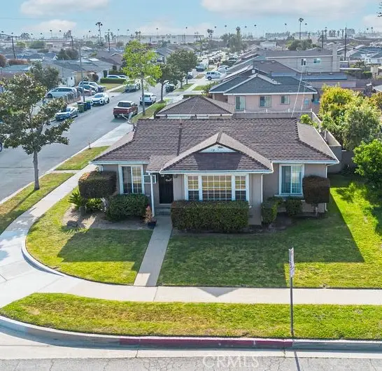 13719 S San Pedro, Los Angeles, CA 90061