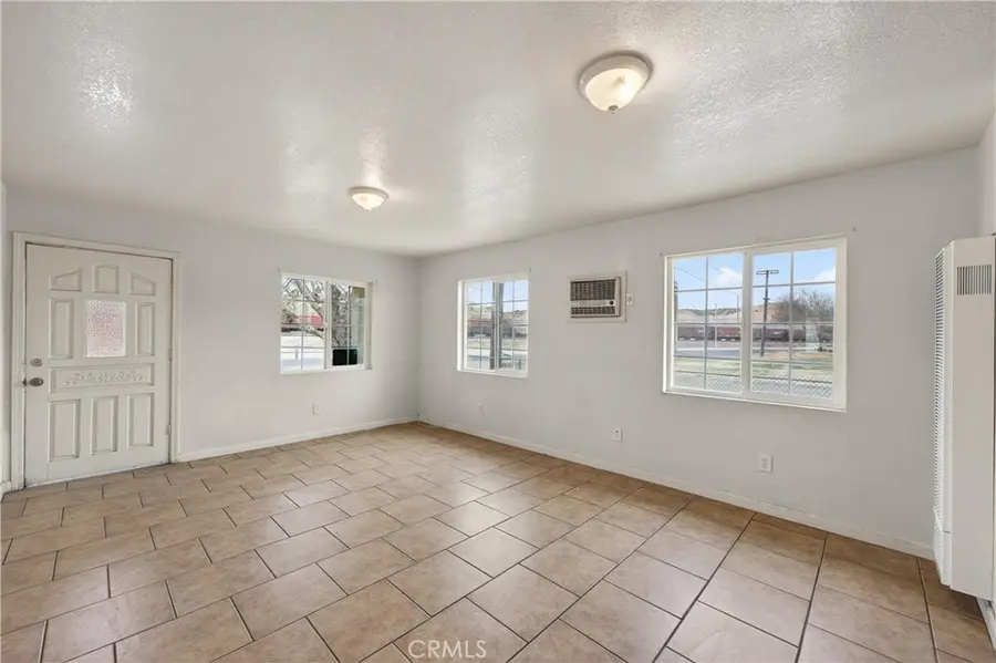 16516 E Street, Victorville, CA 92395 - #3