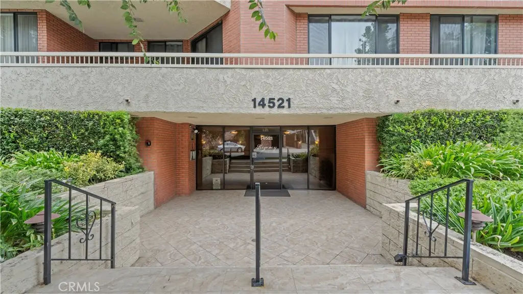 14521 Benefit St #102, Sherman Oaks, CA 91403 - #1