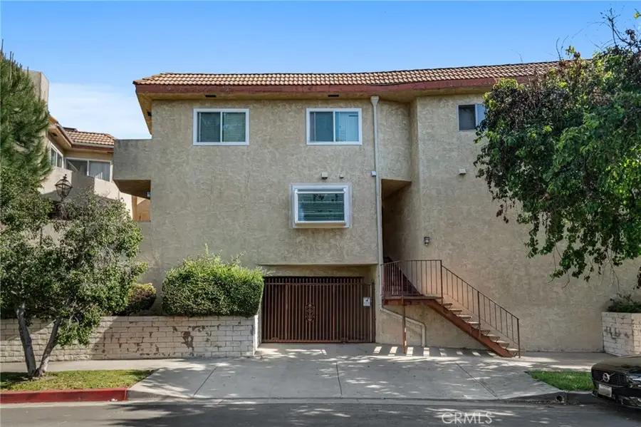 6438 Hazeltine Avenue #6, Van Nuys, CA 91401 - #3