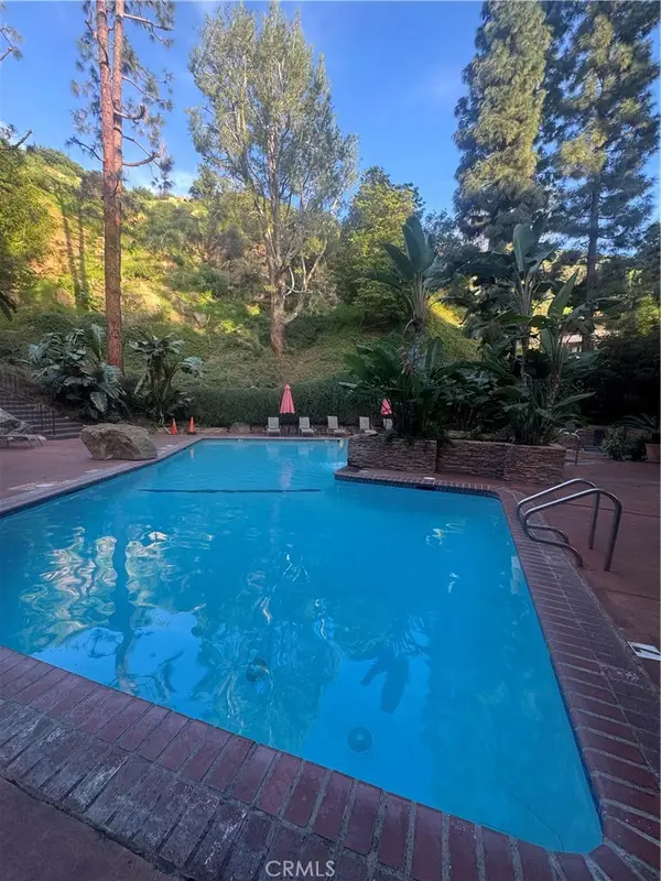 2700 Cahuenga Boulevard E #4223, Los Angeles, CA 90068