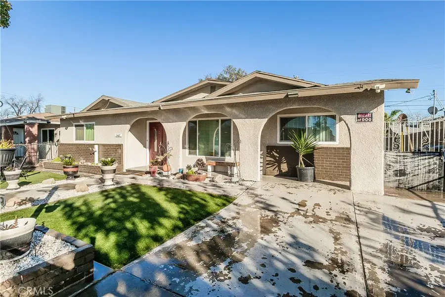 2467 S Holloway Avenue, Fresno, CA 93725 - #2