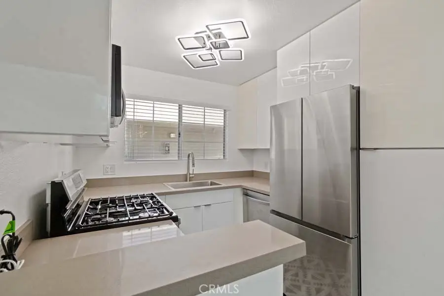 5515 Canoga Avenue #321, Woodland Hills, CA 91367 - Image #2