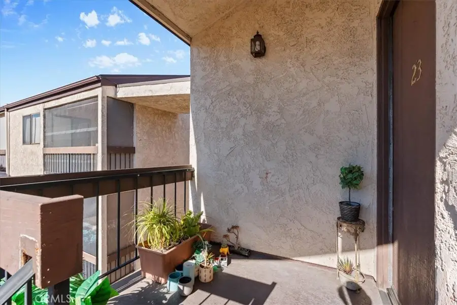 320 Mchenry Road #23, Glendale, CA 91206 - Image #2