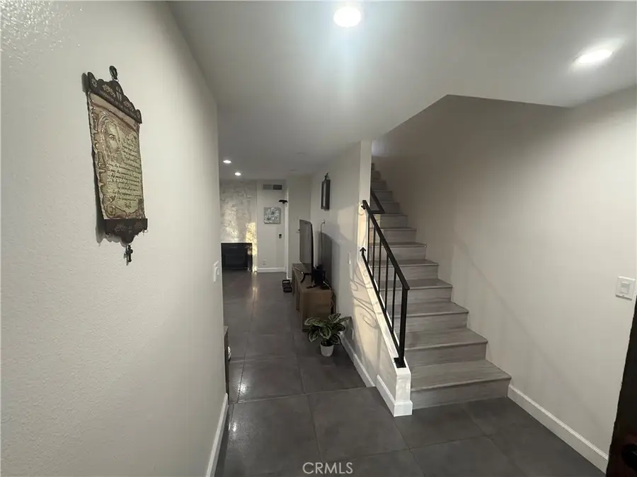 9702 Via Roma, Burbank, CA 91504 - #2