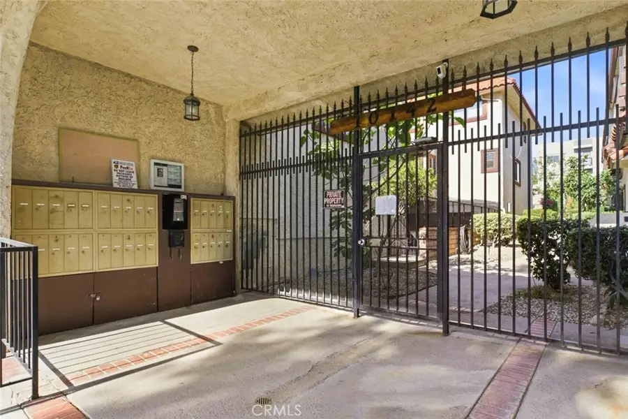 10142 Samoa Avenue #28, Tujunga, CA 91042 - #3