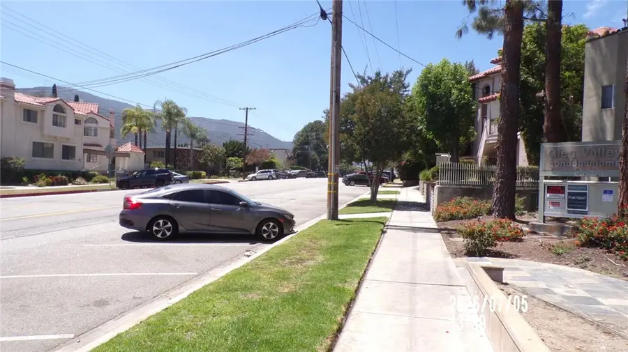 2915 Montrose Avenue #430, Glendale, CA 91214 - #3