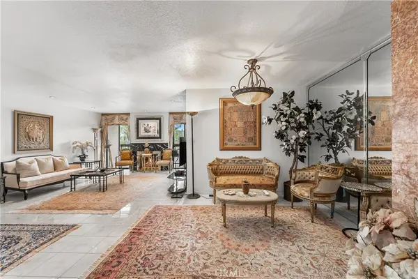 1745 Holly #302, Glendale, CA 91206