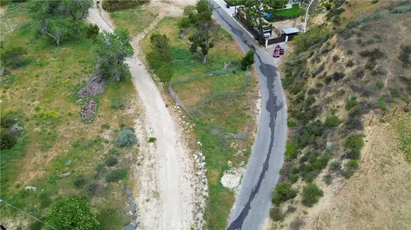 1 Lincoln Ave, Val Verde, CA 91384