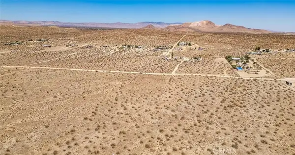 5700 30th St W, Rosamond, CA 93560