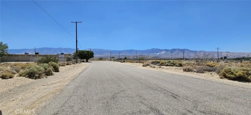 800 Oracle Rd., Lucerne Valley, CA 92356 - #1
