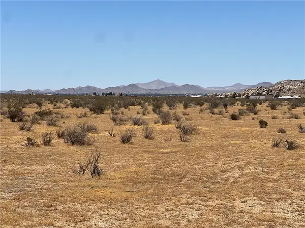 5 Del Oro Road, Apple Valley, CA 92308