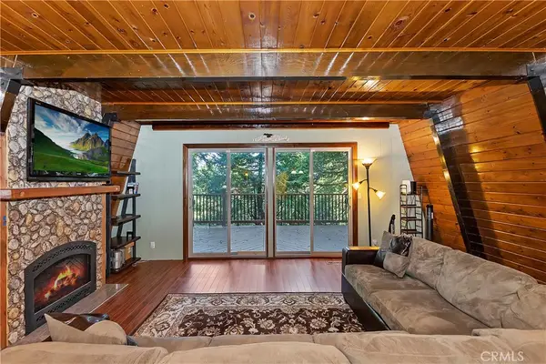 24091 Lakeview Drive, Crestline, CA 92325