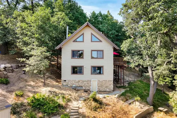 20 Oak Leaf Lane, Running Springs, CA 92382