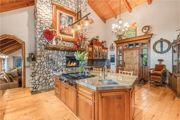 30757 Knoll View Drive, Running Springs, CA 92382