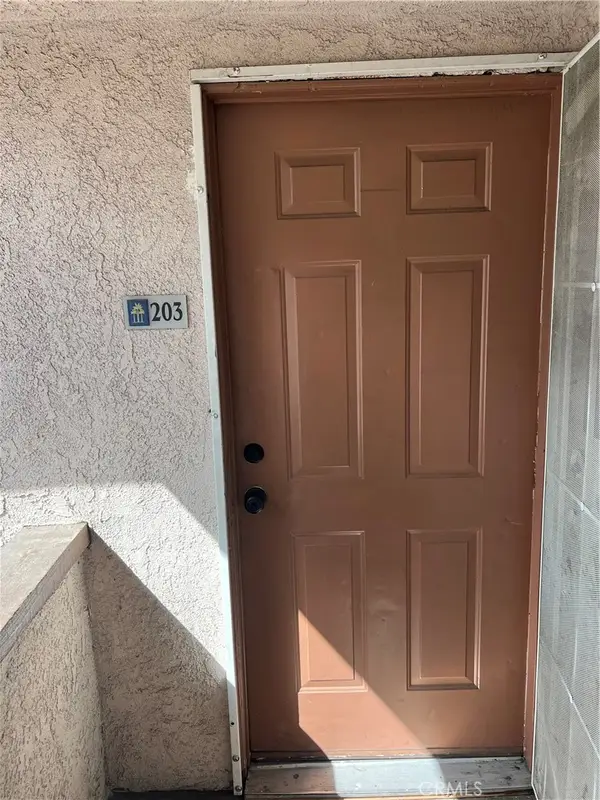 1311 Massachusetts Ave #203, Riverside, CA 92507