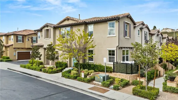 28687 Jardineras, Valencia, CA 91354