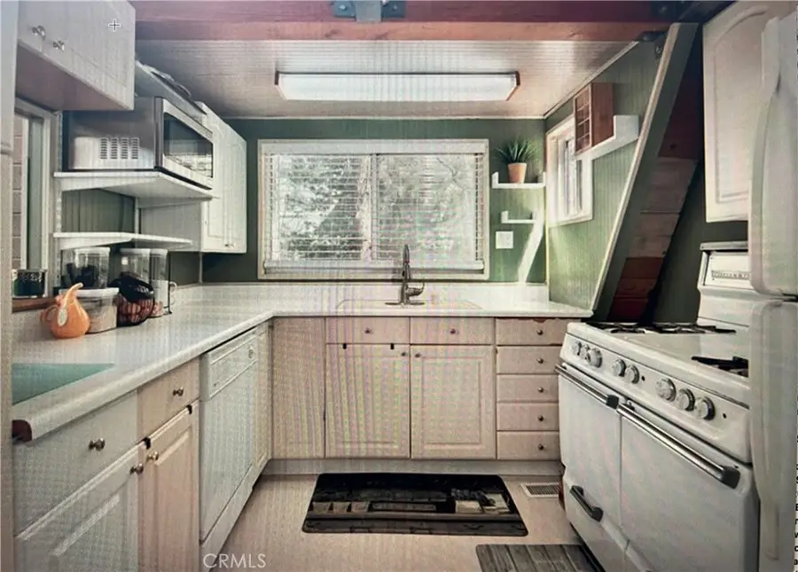 27874 Matterhorn Drive, Lake Arrowhead, CA 92352 - Image #2