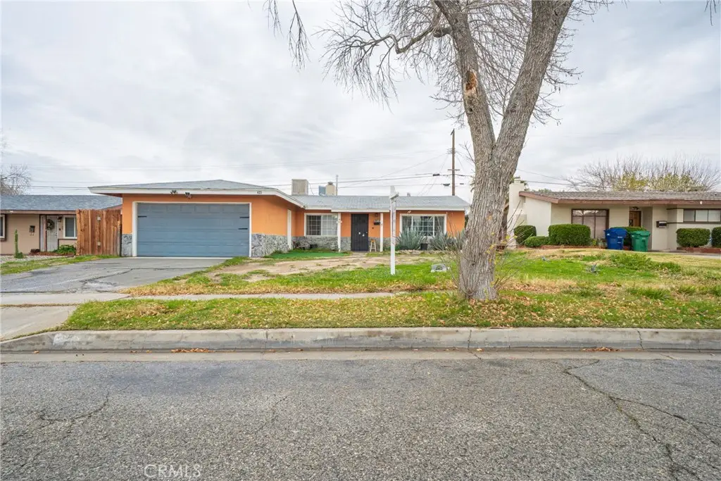 423 Landsford Street, Lancaster, CA 93535 - #1