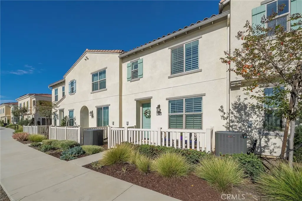 1045 W Clover, Rialto, CA 92376 - #1