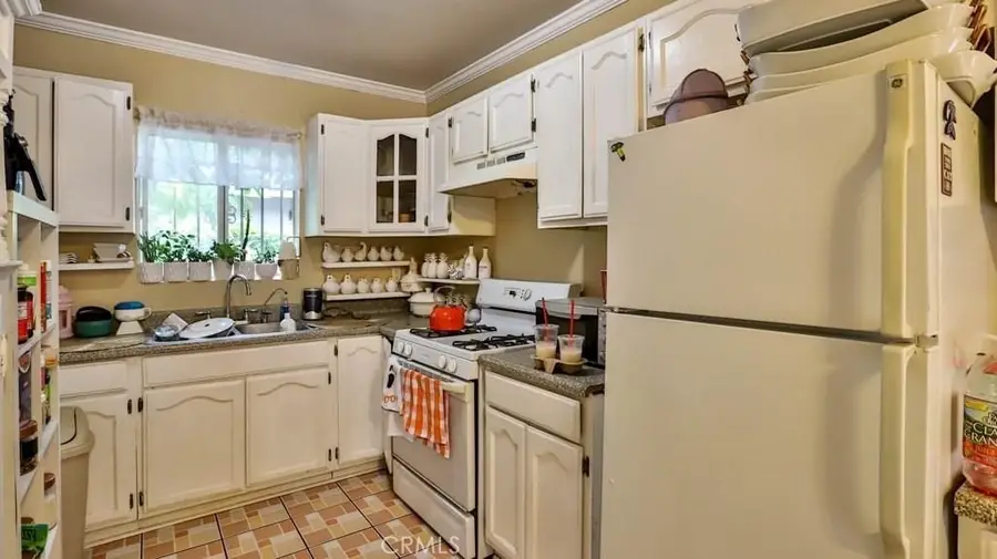6414 S Hoover Street, Los Angeles, CA 90044 - #3