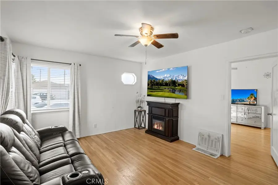 . W Hillsdale #300, 3001/4, 300 1/2, Inglewood, CA 90302 - #2